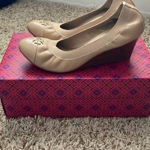 Tory Burch Jolie 65MM Wedge Nampa Leather/Patent 7.5 shoe. Barely worn.